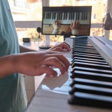 Ages 4-8  Entry Level ZOOM  Piano Class (App fee)